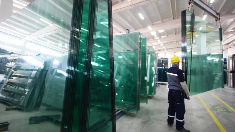 glass-manufacturing-factory-workers-factory_632261-6507 glass-manufacturing-factory-workers-factory_632261-6507